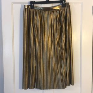 Gold pleated midi skirt 💃